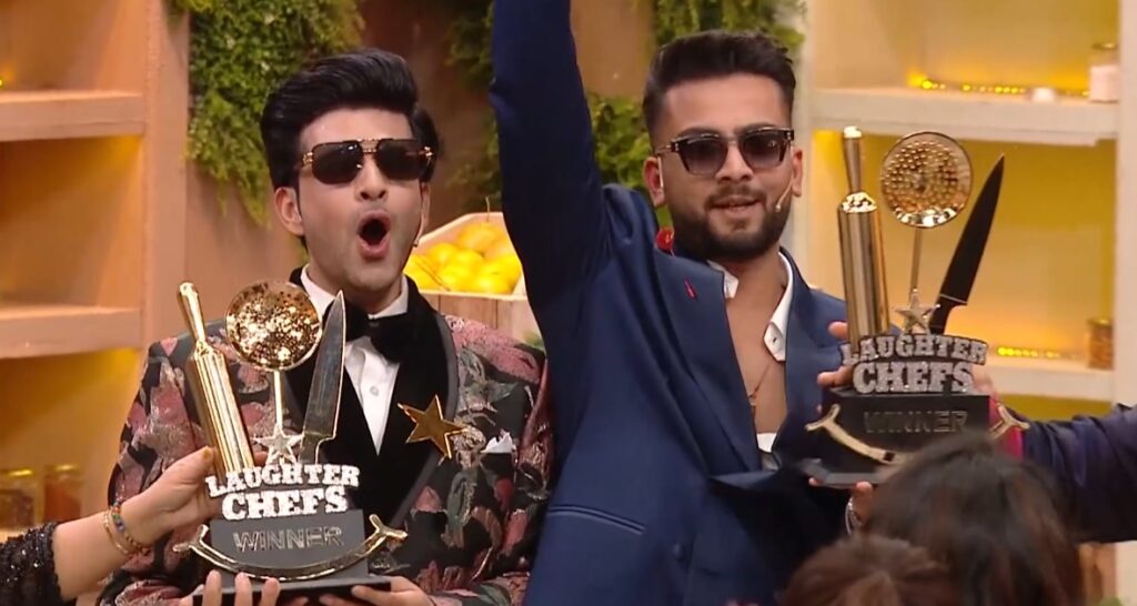 Karan Kundrra and Elvish Yadav celebrating their Laughter Chefs 2 trophy win