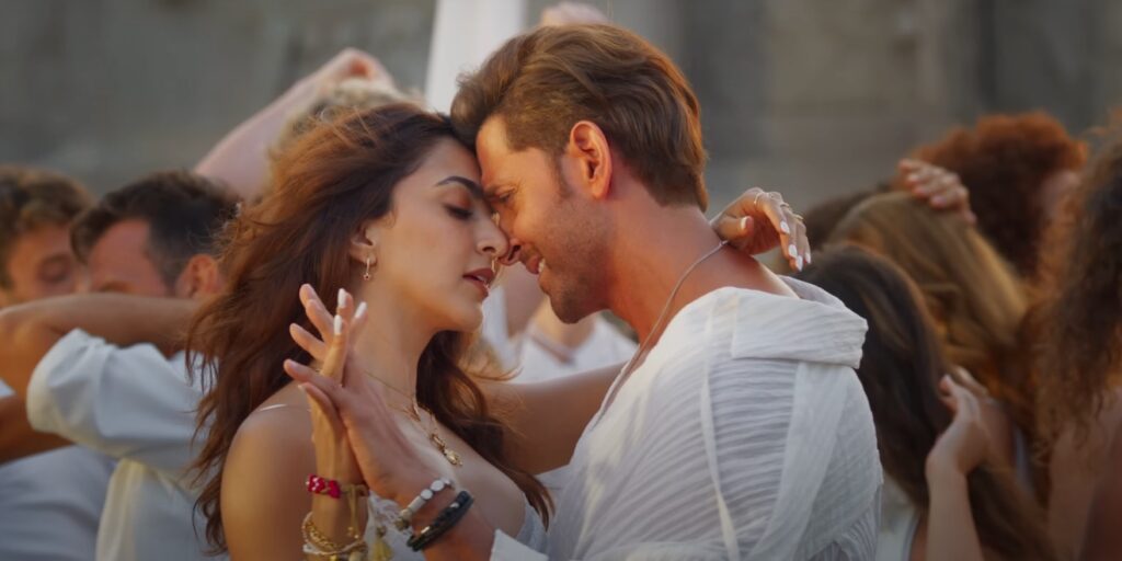 Kiara Advani and Hrithik Roshan making love in Aavan Jaavan