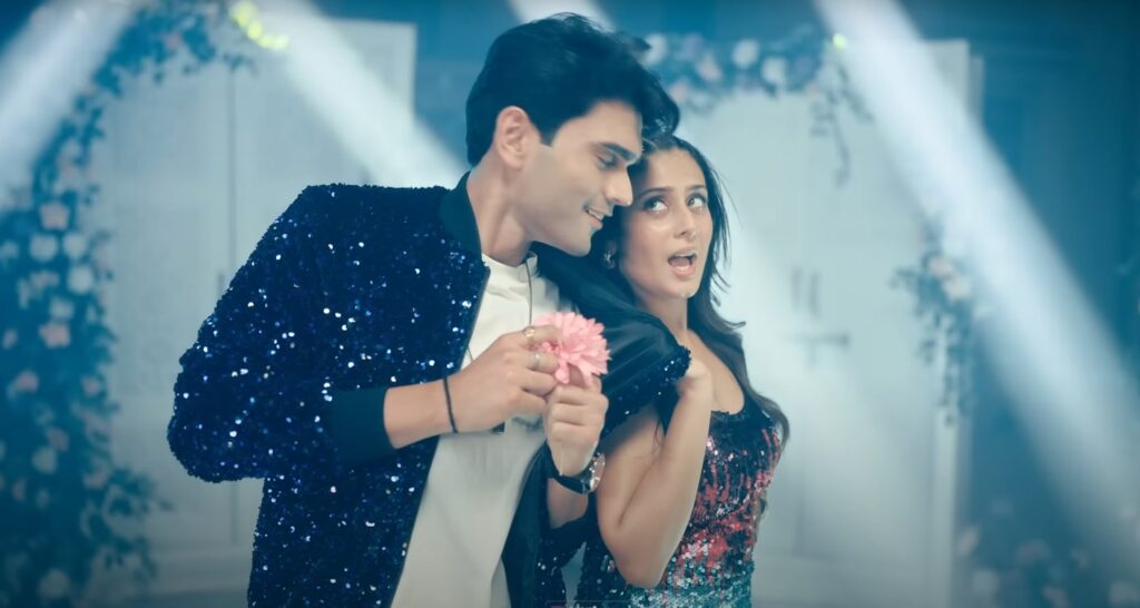 Isha Malviya doing romance with Arjun Verma in Saajan Ghar Aaja music video