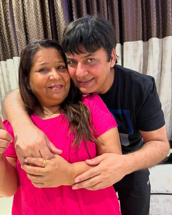 Sudesh Lehri sharing a romantic moment with wife Mamta Lehri