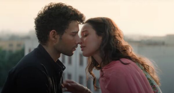 Tripti Dimri kissing Siddhant Chaturvedi in Dhadak 2 