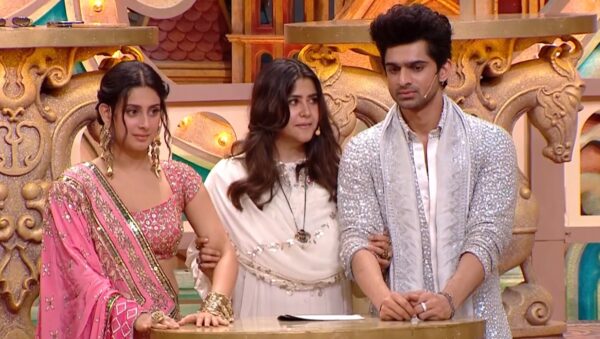 Abhishek Kumar and Isha Malviya sharing stage with Ekta Kapoor on Pati Patni aur Panga Season 1 Episode 24