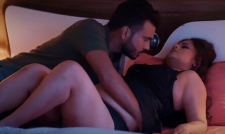 Tu Haan Kar Ya Naa Kar (Ullu Web Series) Priyanka Haider hot scene in bedroom