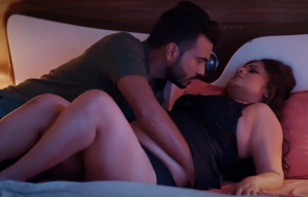 Tu Haan Kar Ya Naa Kar (Ullu Web Series) Priyanka Haider hot scene in bedroom