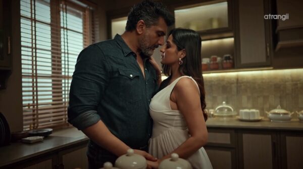 Naa Tum Jaano Naa Hum (Atrangii Web Series) Simran Kaur love session with Sandeep uncle in kitchen