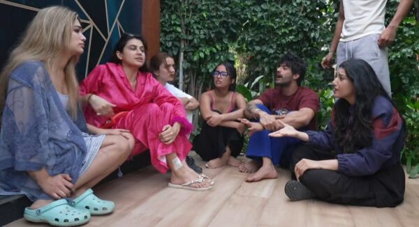 MTV Splitsvilla 16 (Pyaar Ya Paisa) Episode 19 Keona Walke arguing with Diksha Pawar