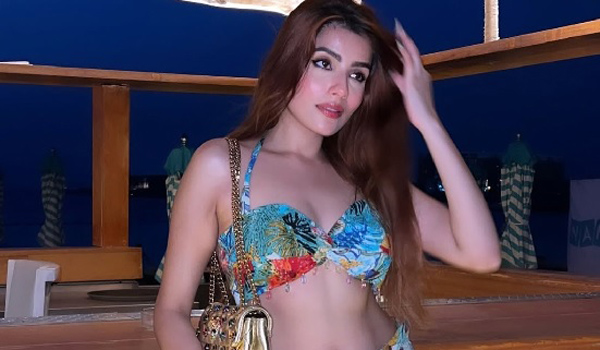 Aditi Hundia flaunting her body in Bikini