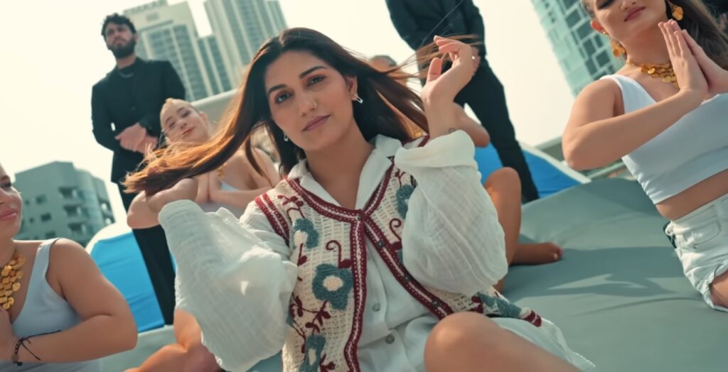 16 Ka Dola song video feat Sapna looking hot