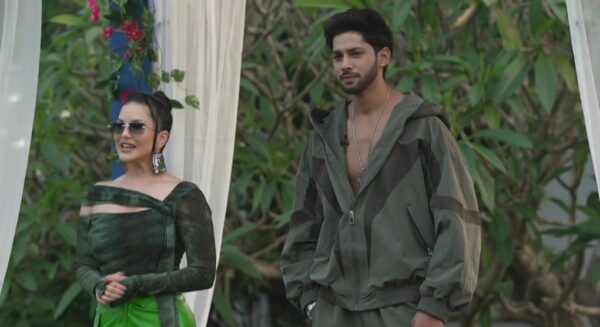 Baseer Ali standing alongside Sunny Leone on MTV Splitsvilla X6 Episode 42