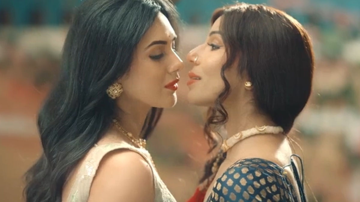 Mahi Khan and Akanksha Chamola kissing in Dil Dokha aur Desire web series